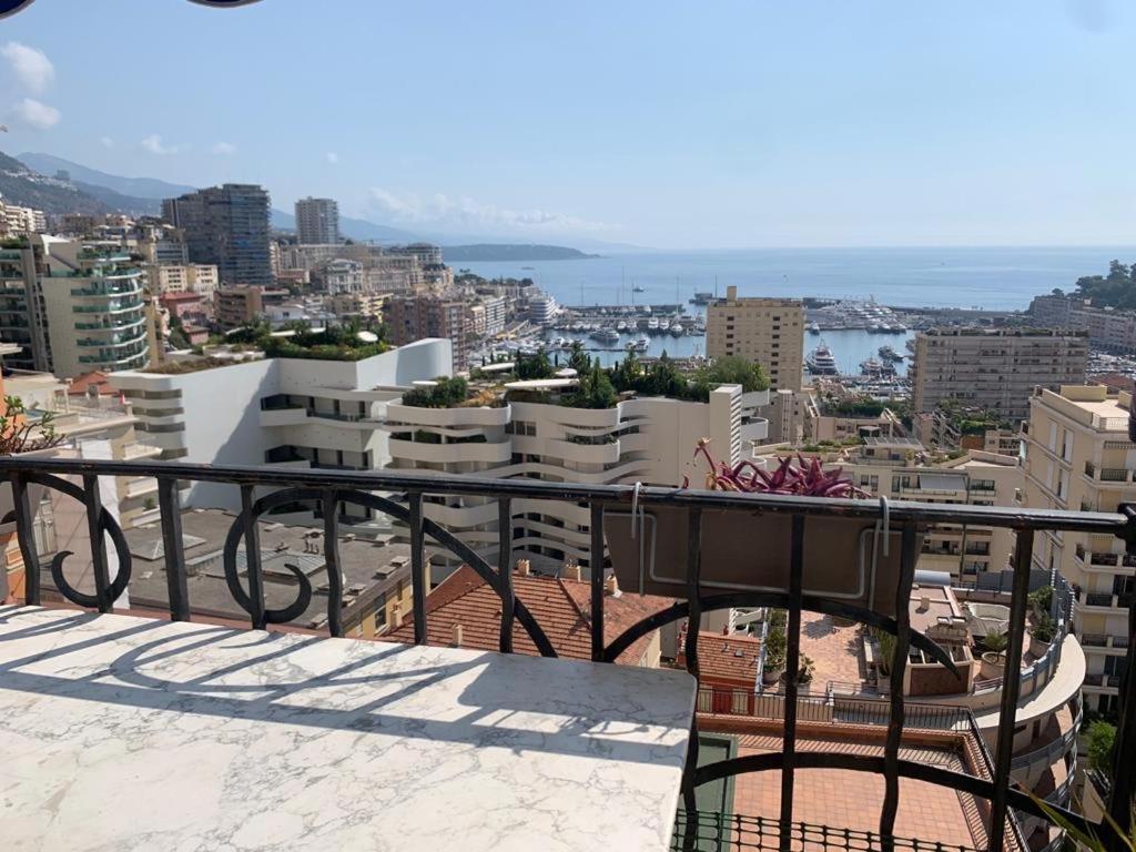 Plein Coeur De Monaco, A 300 Metres A Pied Du Port De Monaco, 4 Pieces Dans Des Escaliers Vue Mer Exceptionnelle المظهر الخارجي الصورة