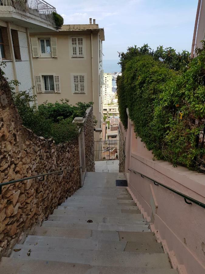 Plein Coeur De Monaco, A 300 Metres A Pied Du Port De Monaco, 4 Pieces Dans Des Escaliers Vue Mer Exceptionnelle المظهر الخارجي الصورة